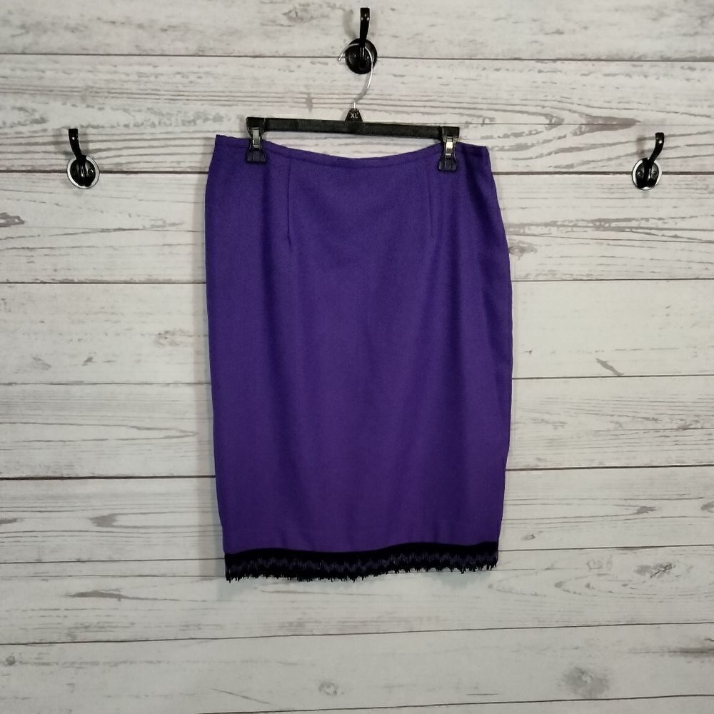 "Laura Henson" woman's skirt 